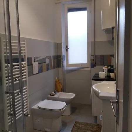 Stanza Matrimoniale Con Balcone Alloggio in famiglia Genova